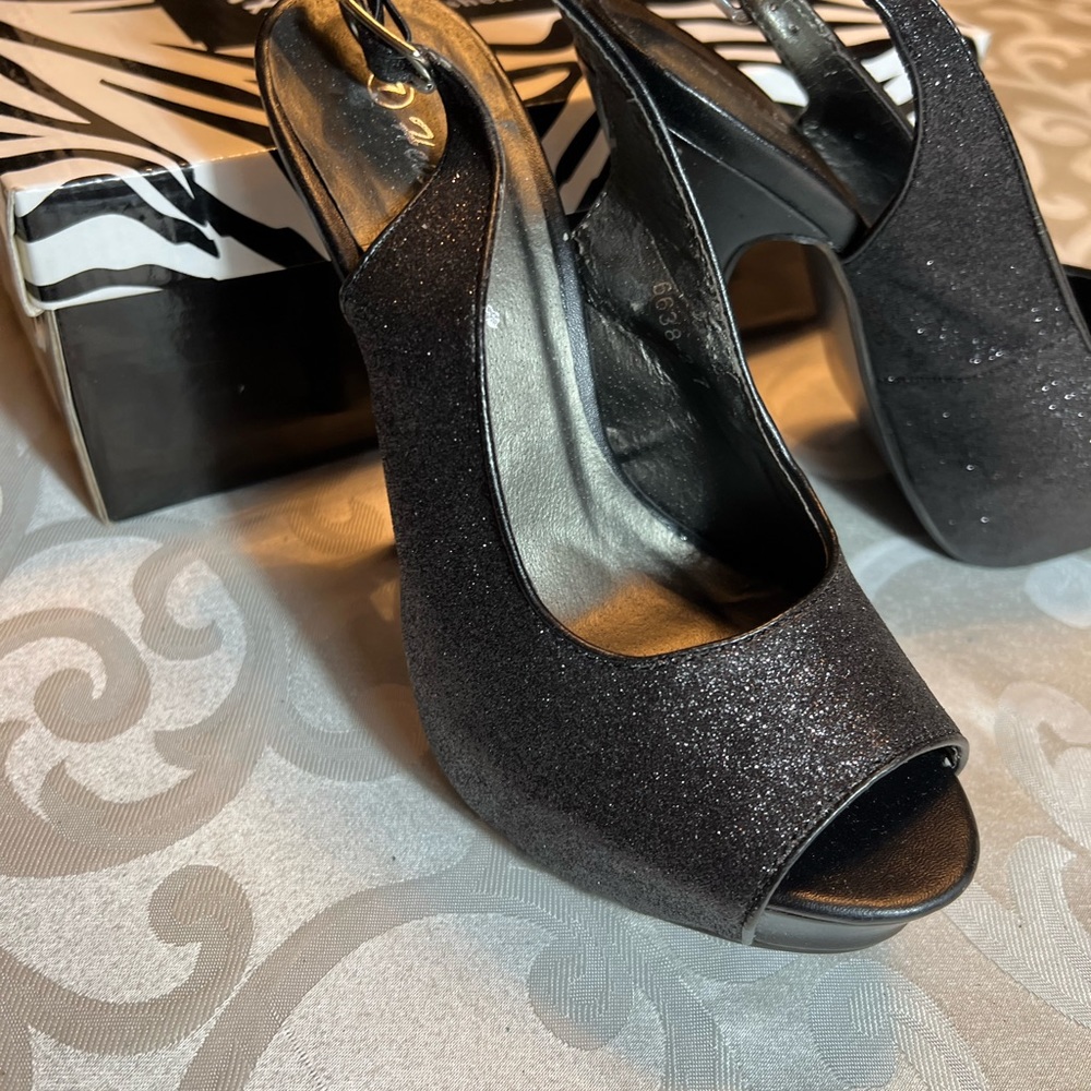 Helen Heart black glitter size 7 high heel shoes